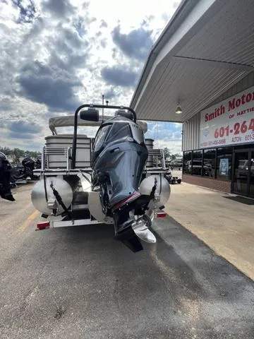 Slide: The Image of Veranda VTX22RFL 2025 - 7