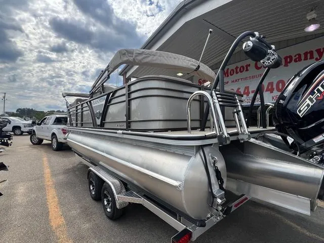 Slide: The Image of Veranda VTX22RFL 2025 - 9