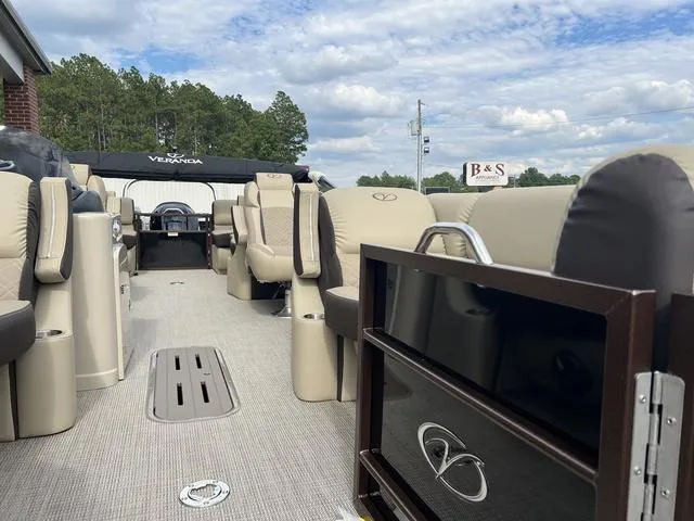 Slide: The Image of Veranda VR22RC 2025 - 11