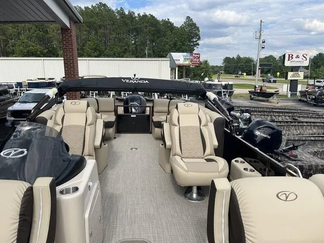 Slide: The Image of Veranda VR22RC 2025 - 13