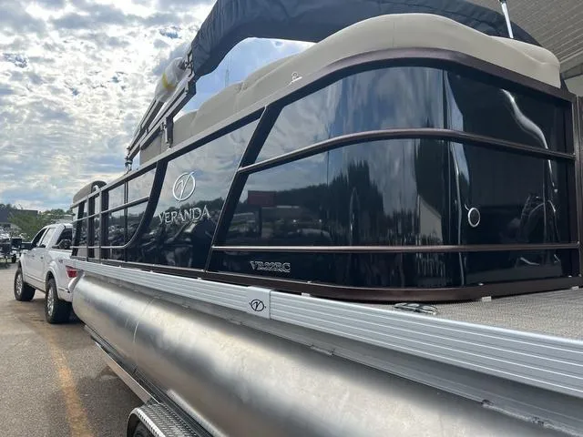 Slide: The Image of Veranda VR22RC 2025 - 14