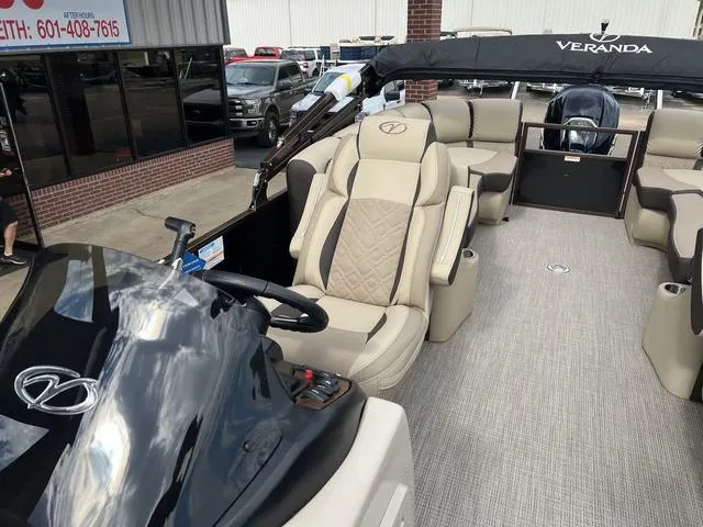 Slide: The Image of Veranda VR22RC 2025 - 15