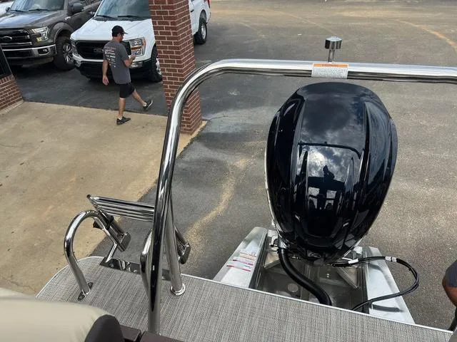 Slide: The Image of Veranda VR22RC 2025 - 18