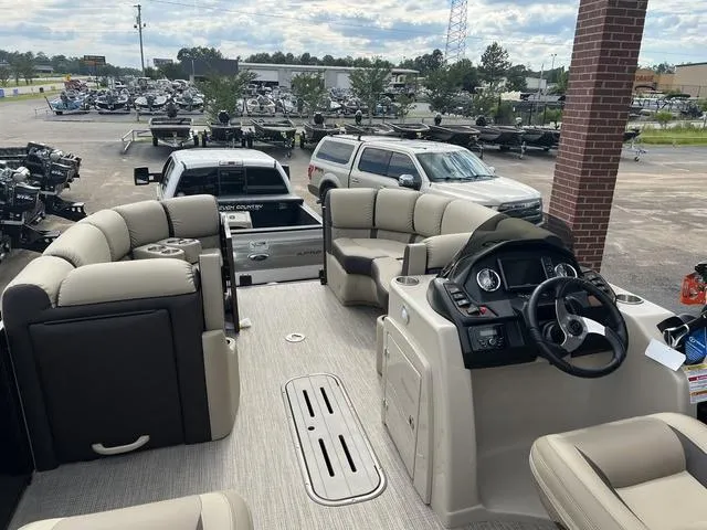 Slide: The Image of Veranda VR22RC 2025 - 21