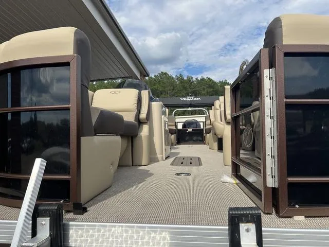 Slide: The Image of Veranda VR22RC 2025 - 3