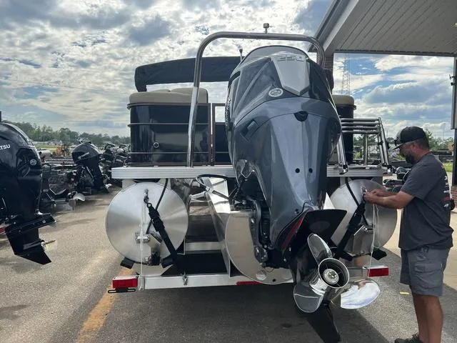 Slide: The Image of Veranda VR22RC 2025 - 8