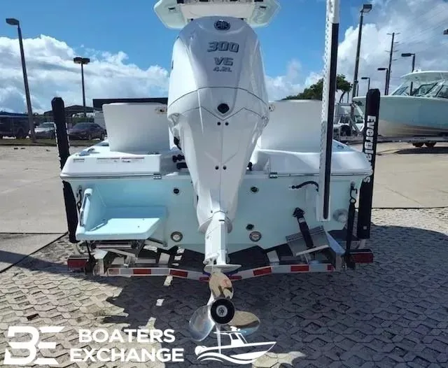 Slide: The Image of Everglades 243 Center Console 2025 - 2