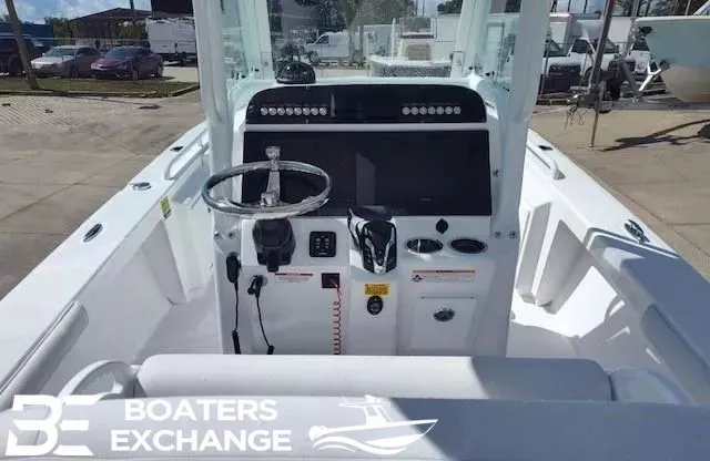 Slide: The Image of Everglades 243 Center Console 2025 - 6