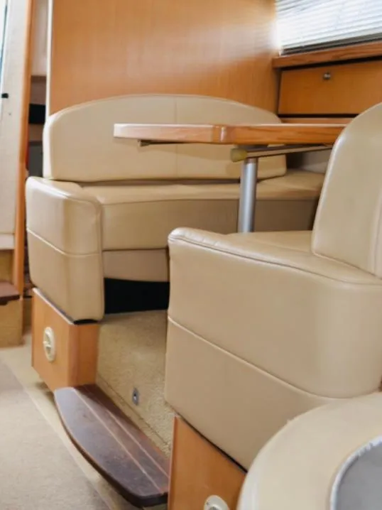 Slide: The Image of Bayliner 3255 Avanti 1998 - 8