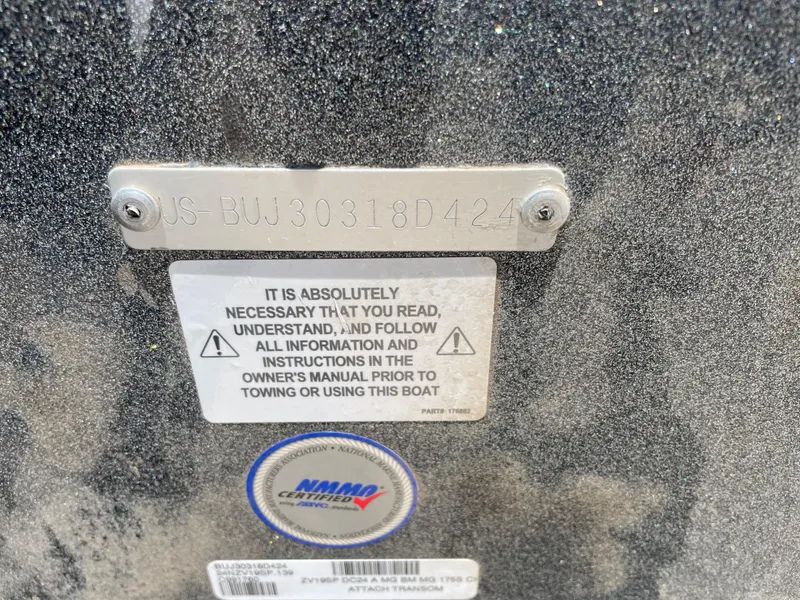 Slide: The Image of 2024 Nitro ZV19 Sport boat identification and safety instructions. - 6