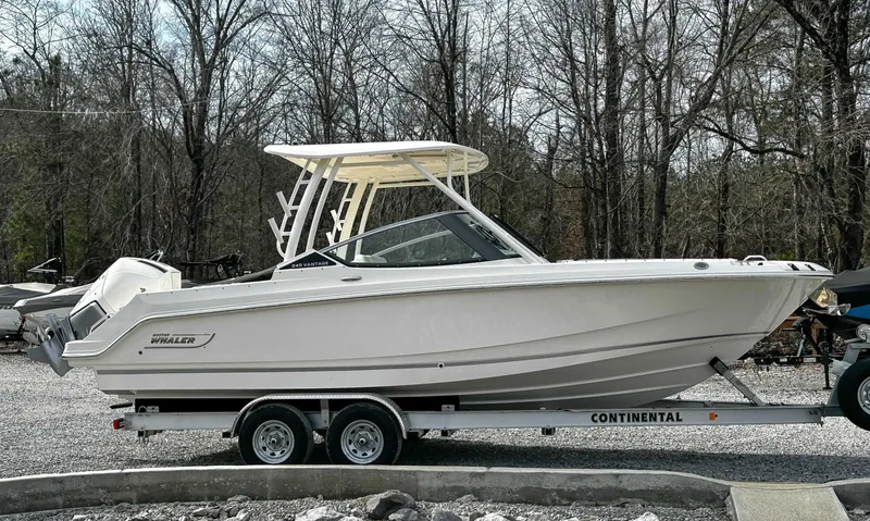 Slide: The Image of Boston Whaler 240 Vantage 2025 - 6