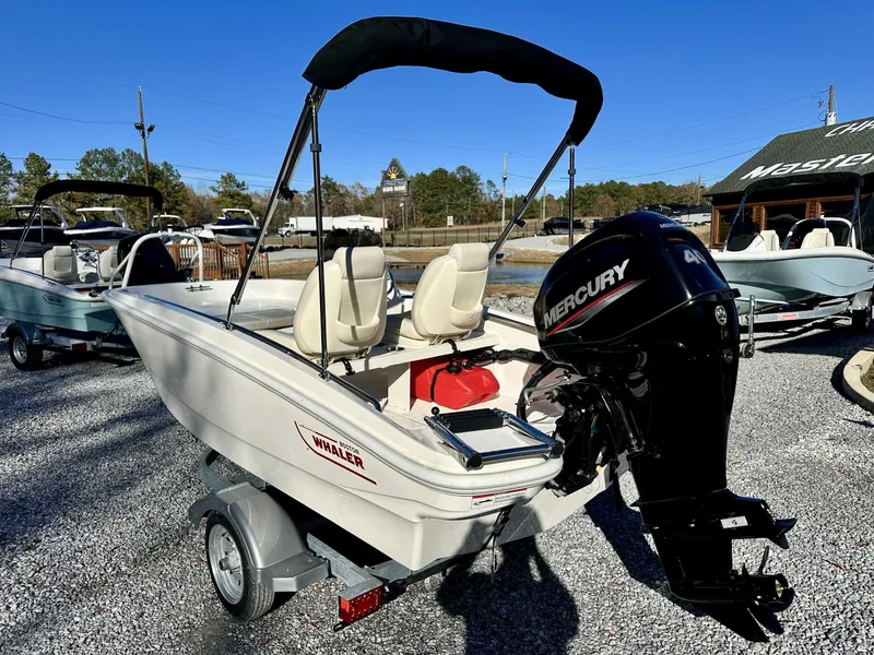 Slide: The Image of Boston Whaler 130 Super Sport 2025 - 10