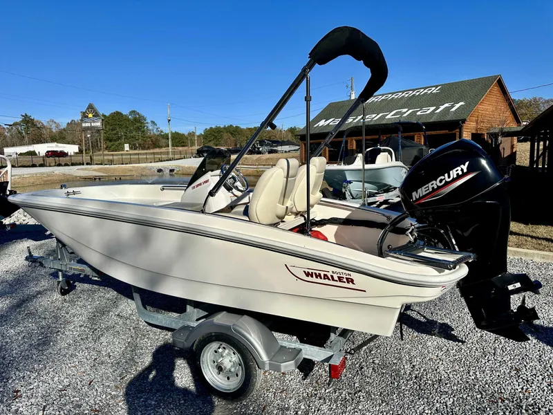 Slide: The Image of Boston Whaler 130 Super Sport 2025 - 11