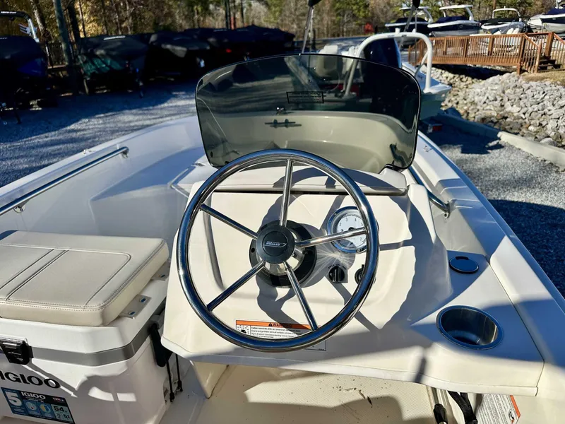 Slide: The Image of Boston Whaler 130 Super Sport 2025 - 15