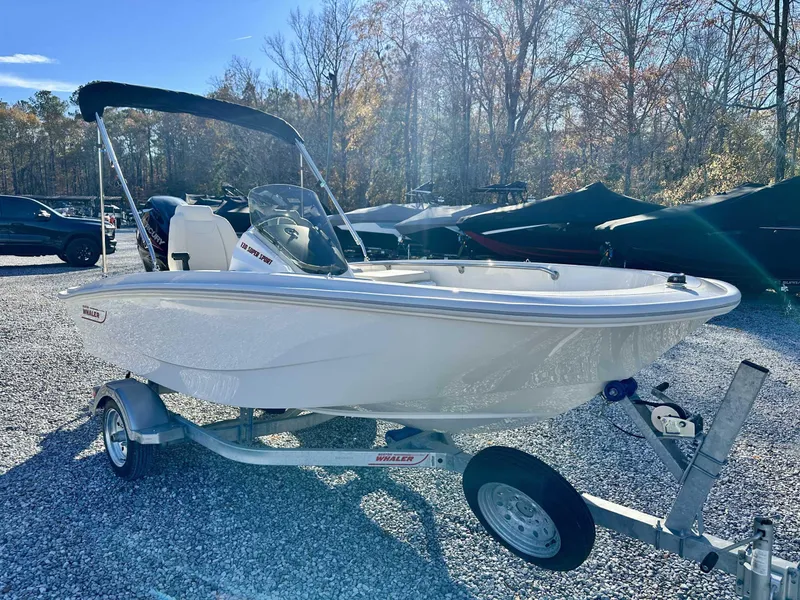 Slide: The Image of Boston Whaler 130 Super Sport 2025 - 5