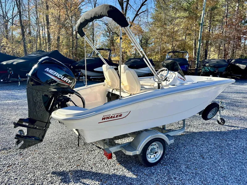 Slide: The Image of Boston Whaler 130 Super Sport 2025 - 7