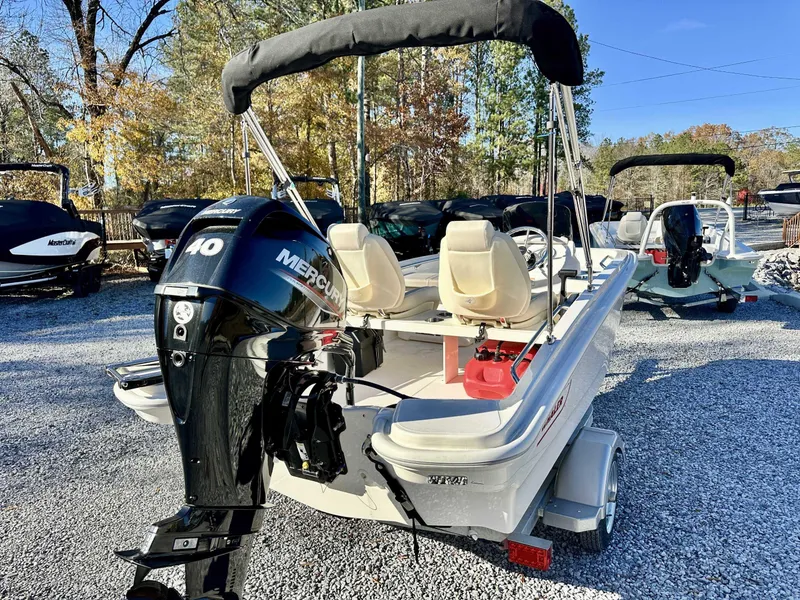 Slide: The Image of Boston Whaler 130 Super Sport 2025 - 8