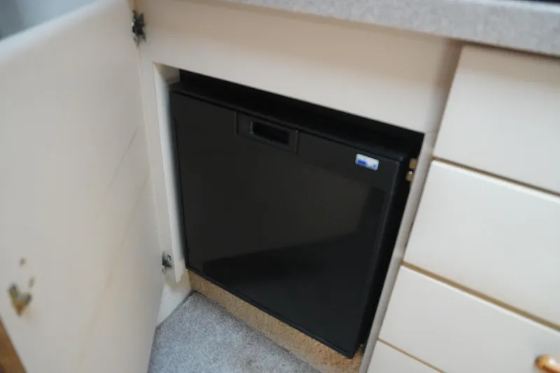 Slide: The Image of Wellcraft 3200 Martinique 1996 kitchen area with built-in refrigerator. - 25