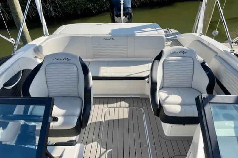 Slide: The Image of Sea Ray SPX 190 Outboard 2022 - 11