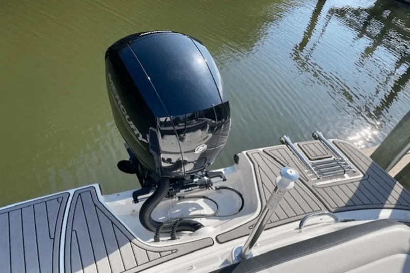 Slide: The Image of Sea Ray SPX 190 Outboard 2022 - 12