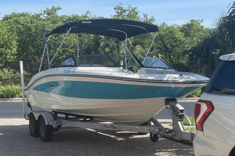 Slide: The Image of Sea Ray SPX 190 Outboard 2022 - 2