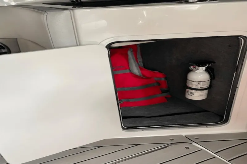 Slide: The Image of Sea Ray SPX 190 Outboard 2022 - 4