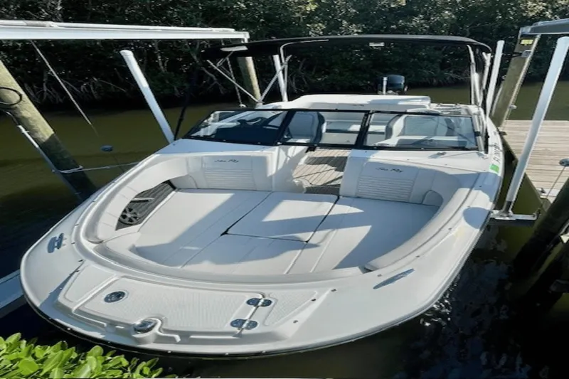 Slide: The Image of Sea Ray SPX 190 Outboard 2022 - 5