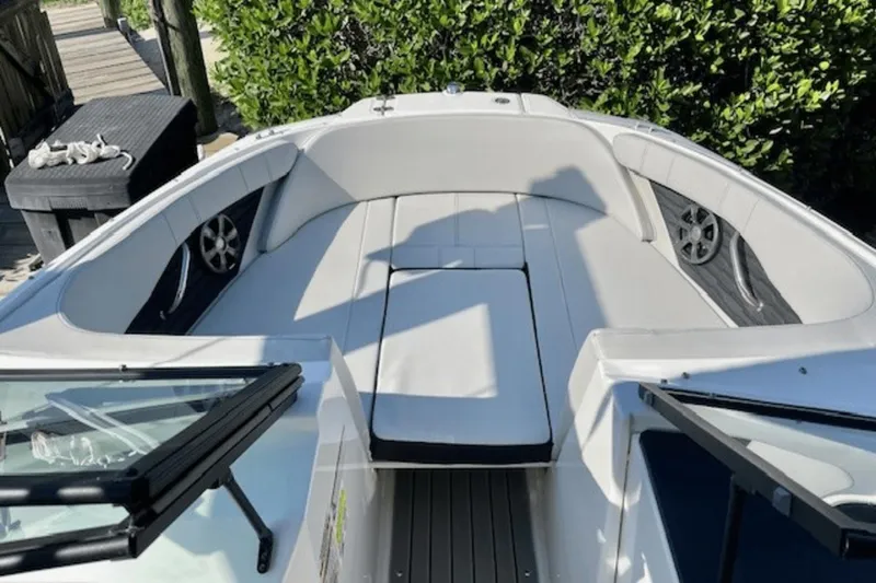 Slide: The Image of Sea Ray SPX 190 Outboard 2022 - 6