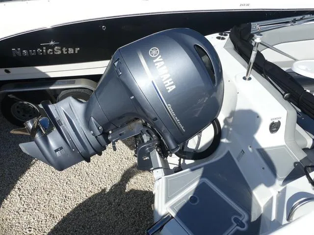 Slide: The Image of NauticStar 223 DC 2022 - 6