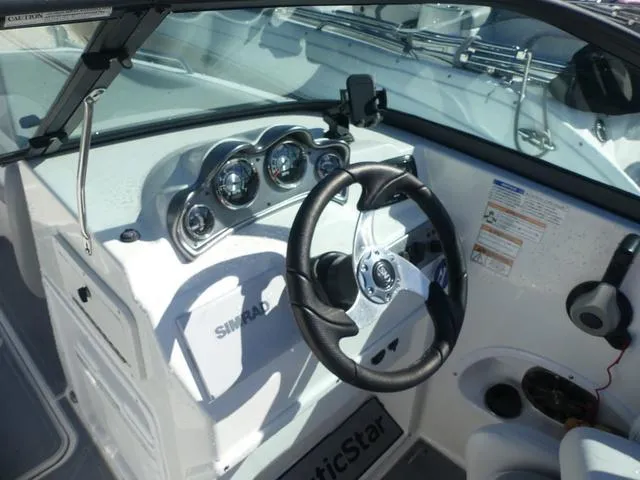 Slide: The Image of NauticStar 223 DC 2022 - 8