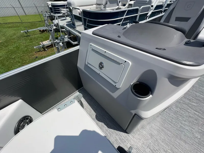 Slide: The Image of Godfrey Sweetwater Xperience 2086 FX 2023 - 15