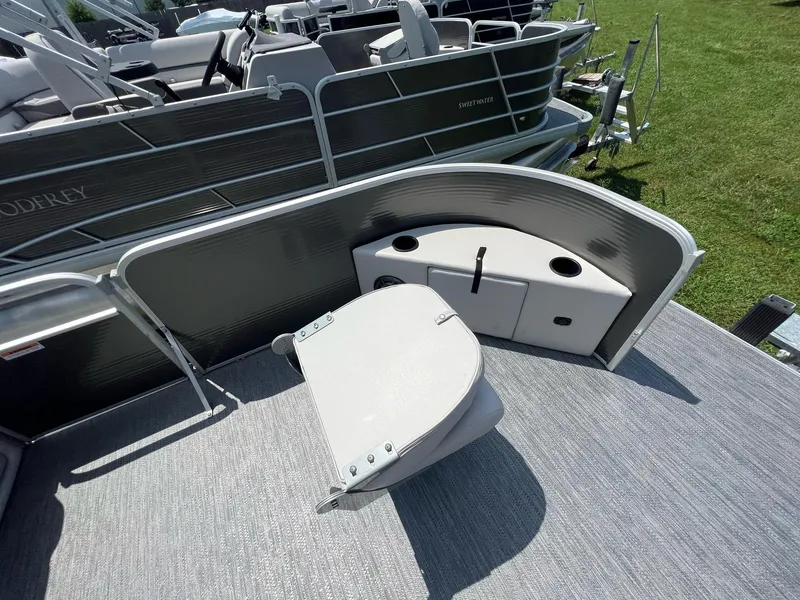 Slide: The Image of Godfrey Sweetwater Xperience 2086 FX 2023 - 16