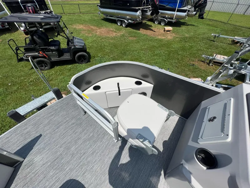 Slide: The Image of Godfrey Sweetwater Xperience 2086 FX 2023 - 17