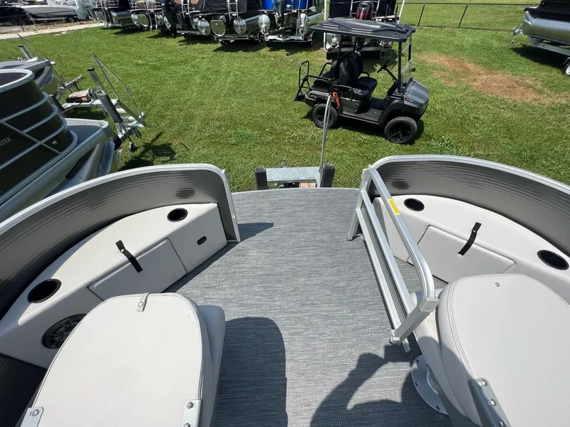 Slide: The Image of Godfrey Sweetwater Xperience 2086 FX 2023 - 18