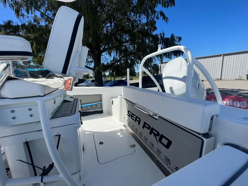 Slide: The Image of Sea Pro 222 Center Console 2024 - 10