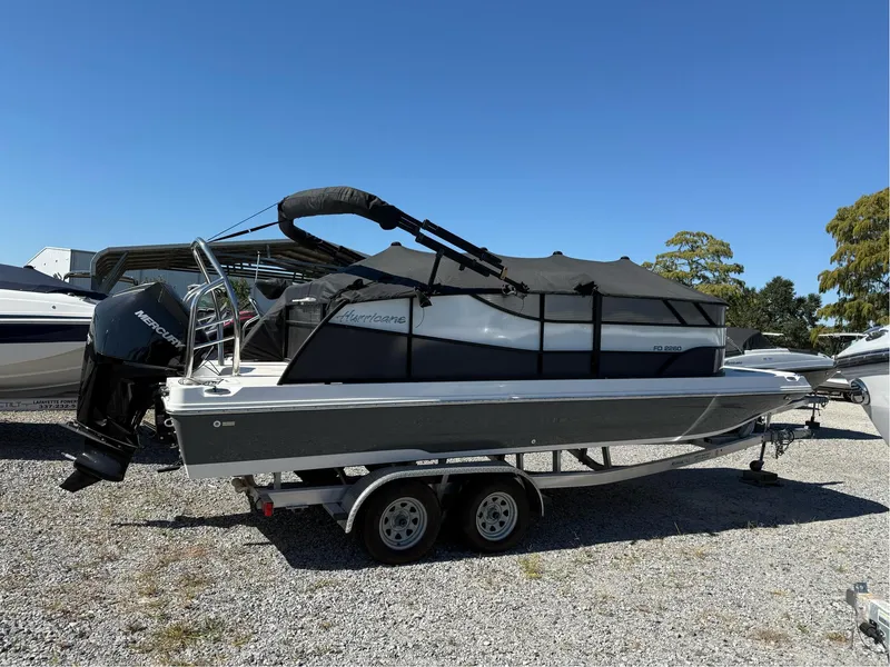 The Image of Hurricane FunDeck 2260 REF OB 2023 - 1