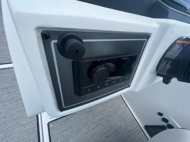 Slide: The Image of Hurricane FunDeck 2260 REF OB 2023 - 28