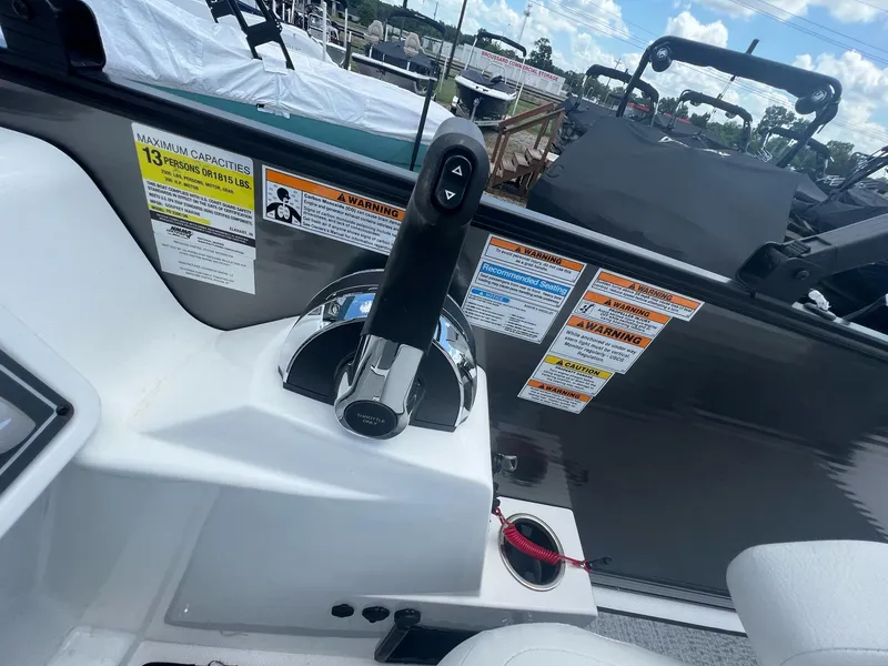 Slide: The Image of Hurricane FunDeck 2260 REF OB 2023 - 29