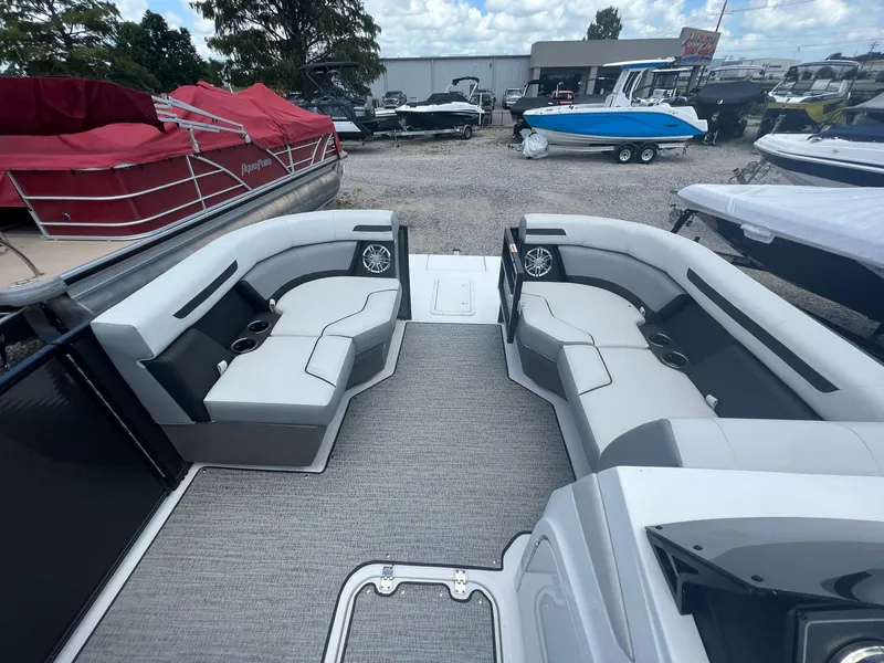 Slide: The Image of Hurricane FunDeck 2260 REF OB 2023 - 30