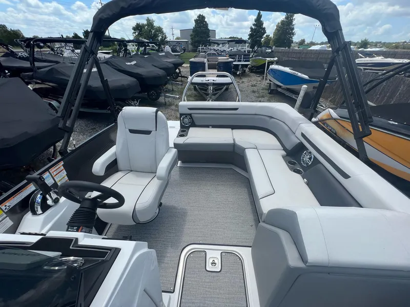 Slide: The Image of Hurricane FunDeck 2260 REF OB 2023 - 35