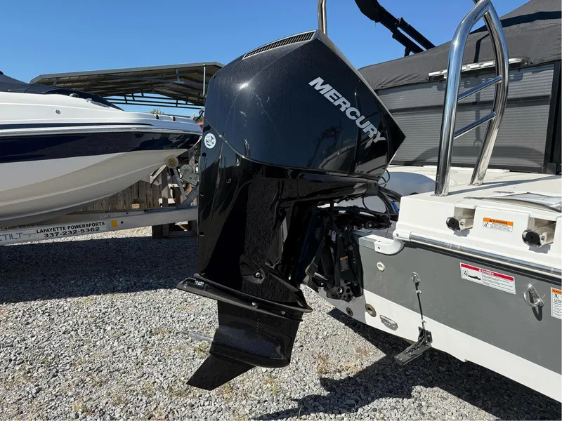 Slide: The Image of Hurricane FunDeck 2260 REF OB 2023 - 37