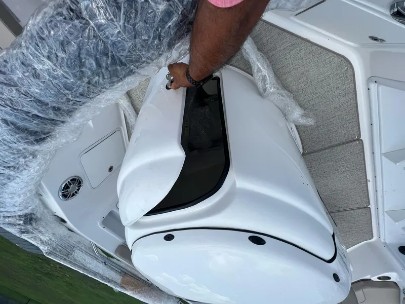 Slide: The Image of Hurricane SunDeck Sport 231 OB 2023 - 27