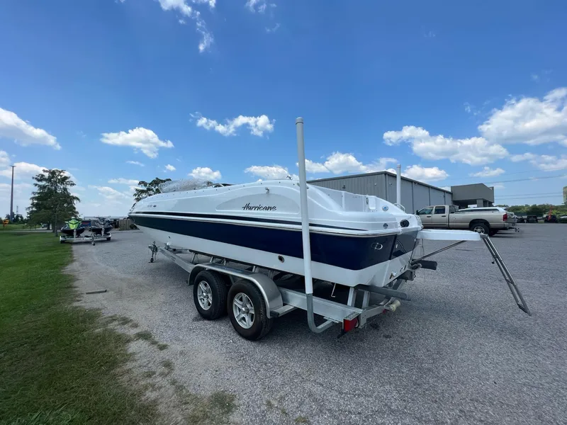 Slide: The Image of Hurricane SunDeck Sport 231 OB 2023 - 28