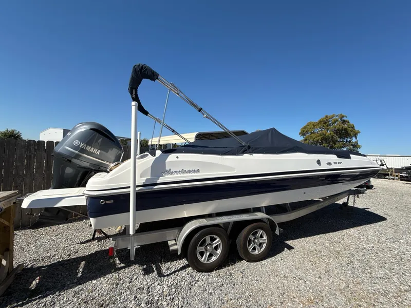 Slide: The Image of Hurricane SunDeck Sport 231 OB 2023 - 3