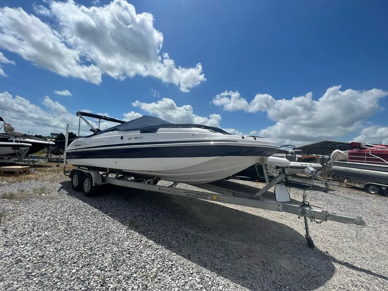 Slide: The Image of Hurricane SunDeck Sport 231 OB 2023 - 30