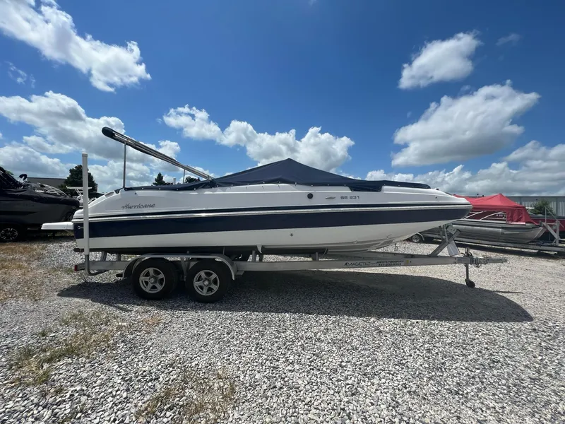 Slide: The Image of Hurricane SunDeck Sport 231 OB 2023 - 31