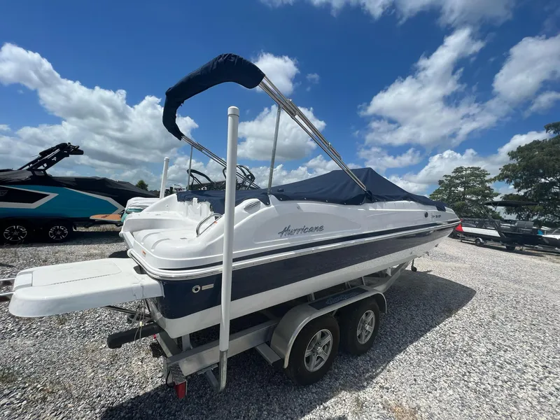 Slide: The Image of Hurricane SunDeck Sport 231 OB 2023 - 32