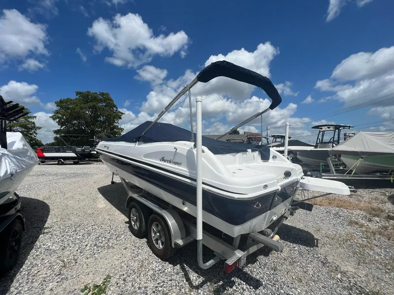 Slide: The Image of Hurricane SunDeck Sport 231 OB 2023 - 33