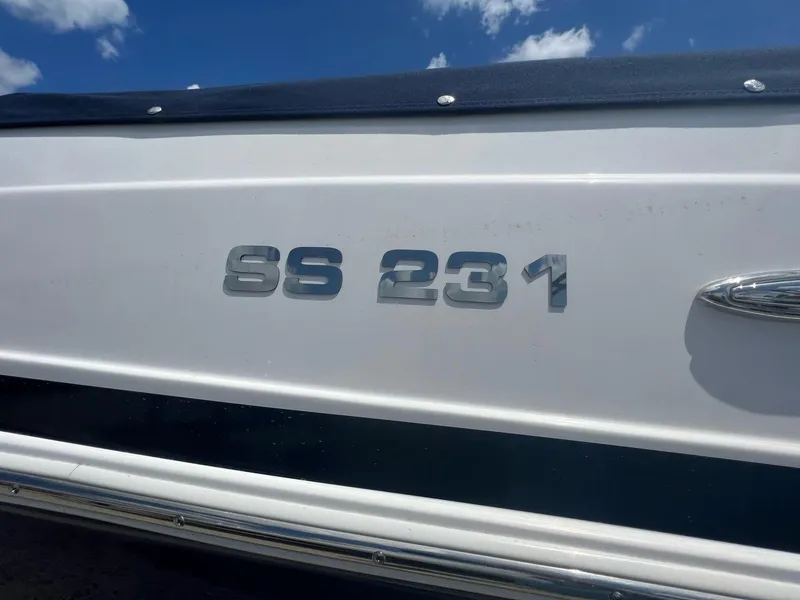 Slide: The Image of Hurricane SunDeck Sport 231 OB 2023 - 35