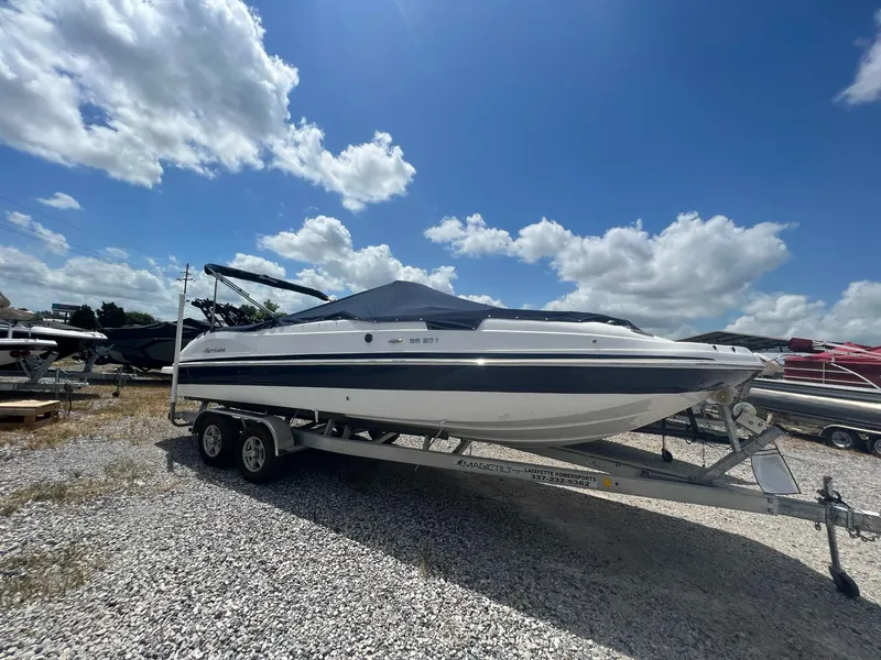 Slide: The Image of Hurricane SunDeck Sport 231 OB 2023 - 38